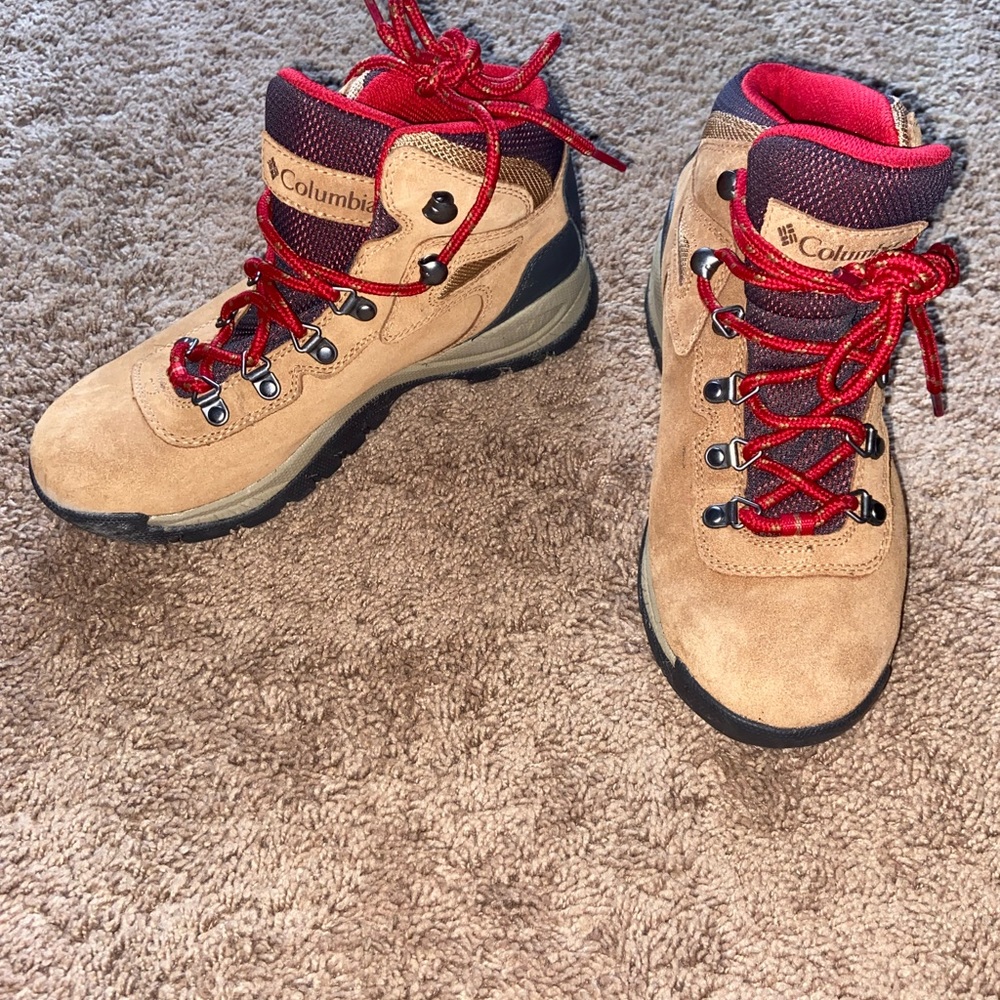 Columbia hiking boots *LIKE BRAND NEW*